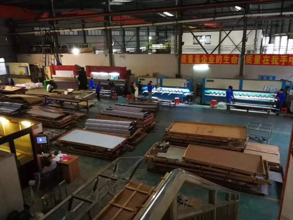 Stainless steel sheets and coils in 201, 304 and 316 grades, available with custom dimensions and surface finishes for fabrication, architectural and industrial applications.